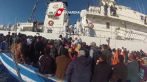 Sicilia - Immigrati su Barcone. 307 salvati in Sicilia da Guardia Costiera (31.05.14)