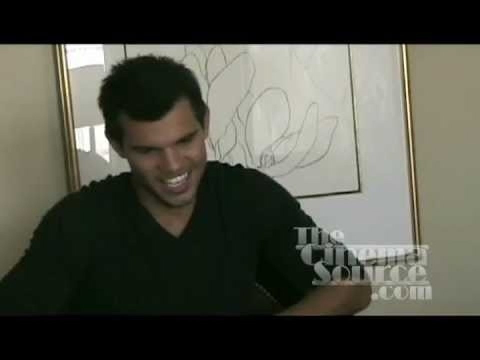 Taylor Lautner Exclusive Interview - The Twilight Saga: Breaking Dawn Part 2