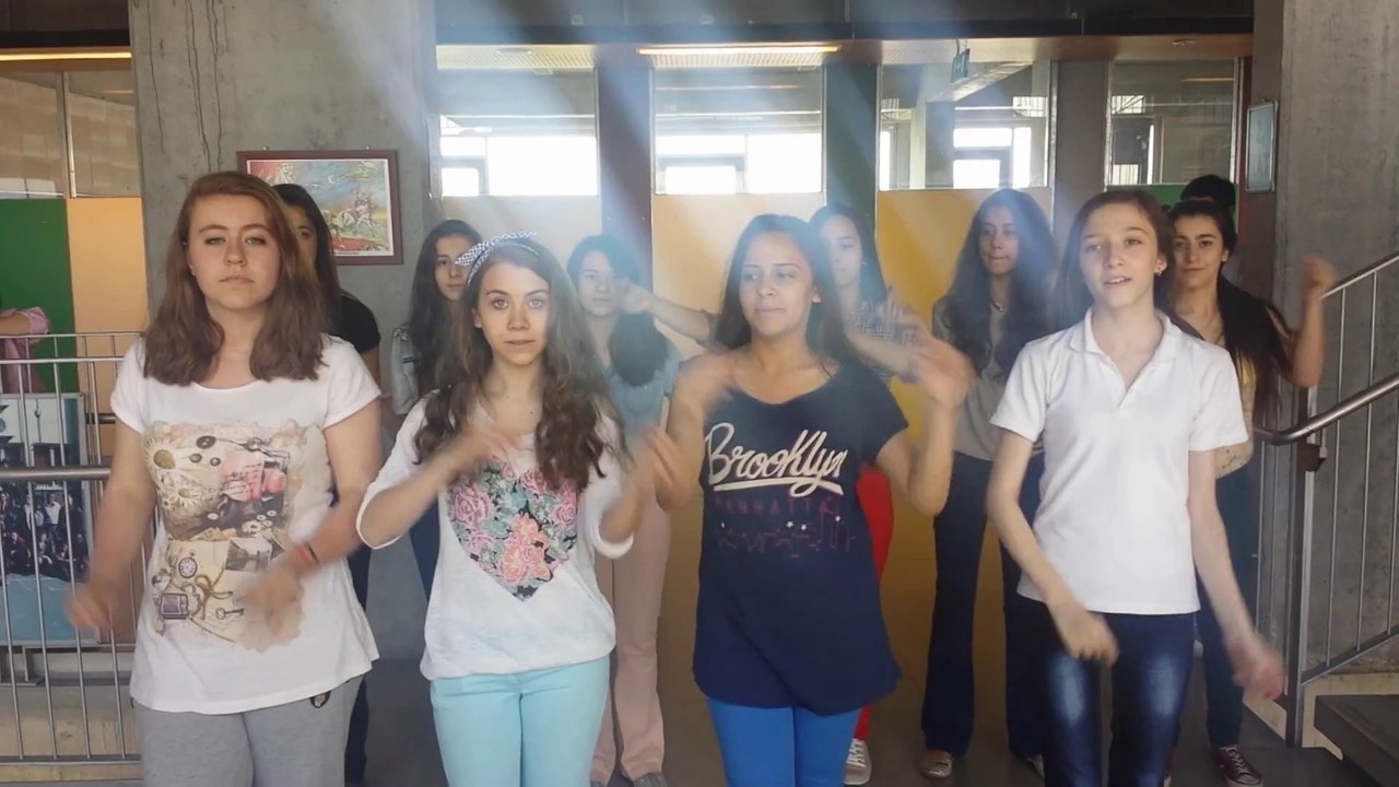 çayır çimen geze geze, yahya kemal ortaokulu 2013-2014 mezuniyet anısı:))