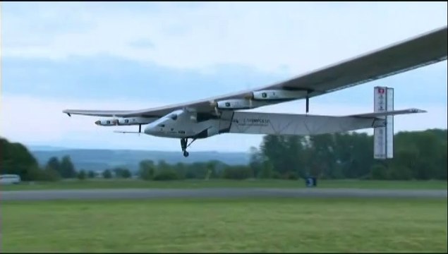 Premier vol réussi pour l'avion Solar Impulse 2, propulsé à l'énergie solaire