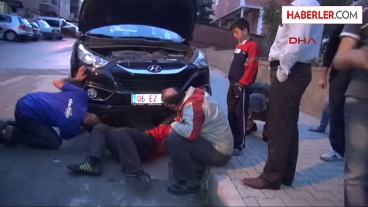İtfaiyenin Çıkaramadığı Motordaki Kediyi Tamirciler Çıkardı