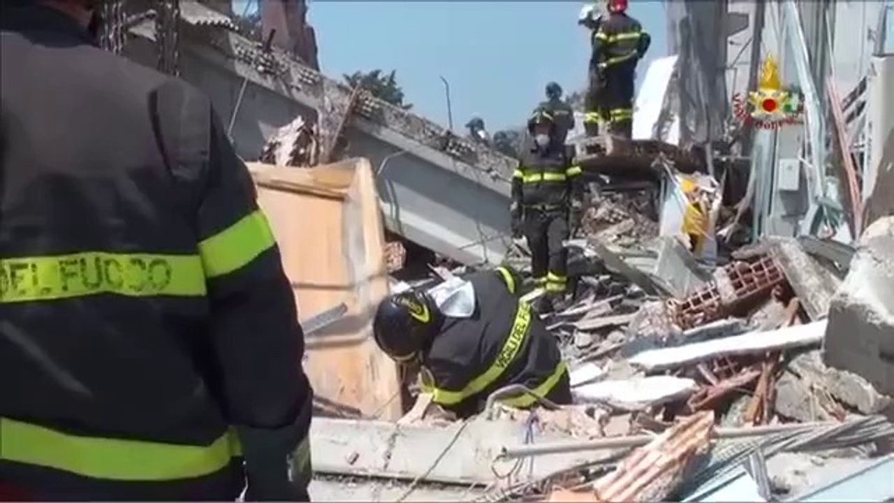 Medolla Cavezzo Mirandola (MO) - Terremoto - Danni zona industriale -  Euthronics 1 (29.05.12)