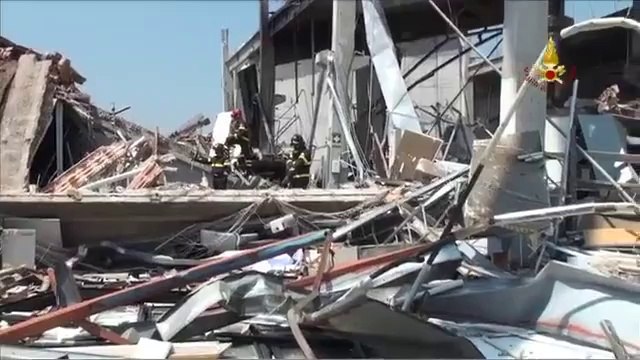 Medolla Cavezzo Mirandola (MO) - Terremoto - Danni zona industriale - Euthronics 3 (29.05.12)