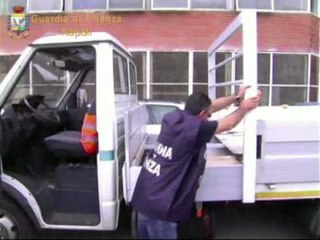 Napoli - Sequestrate 5 tonnellate di tabacchi lavorati esteri (11.05.12)