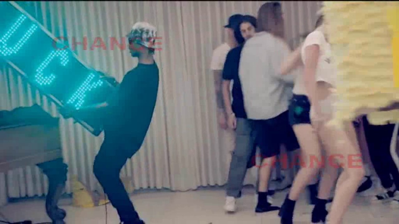 Miley Cyrus llama "frígida" a Taylor Swift