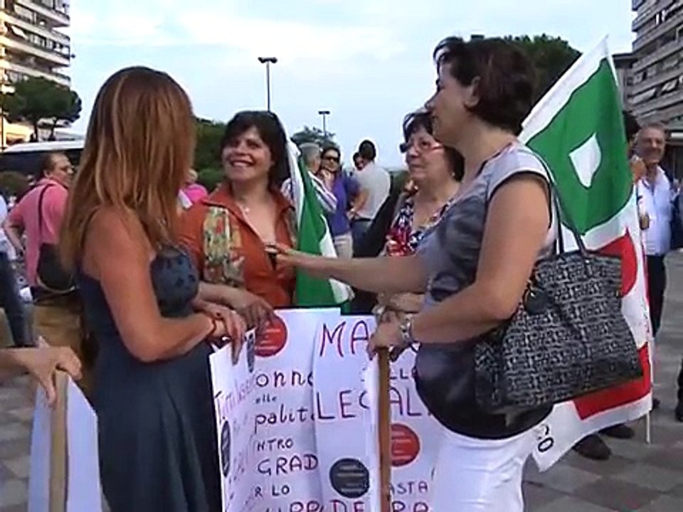 Napoli - Pretesta dei cittadini per piazza Garibaldi (09.07.13)