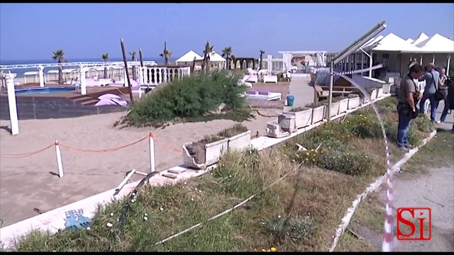 Napoli - Sequestro a Varcaturo, sigilli a 9 lidi -1- (09.07.13)