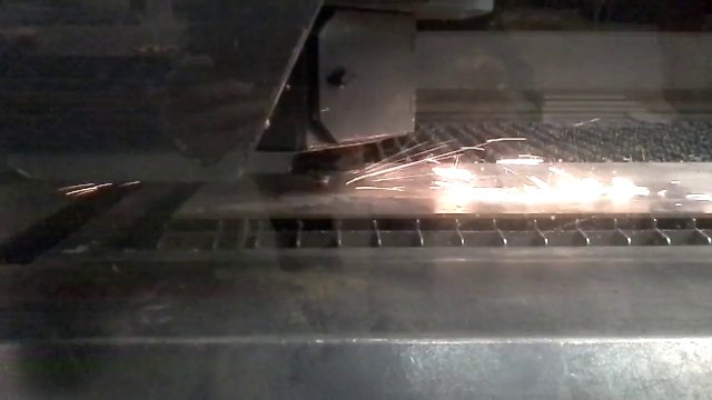 LVD SIRIUS 3015 te INS SERAMİK NOZUL ile kesim (NOVA REKLAM)...