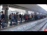 Napoli - Sciopero, gli studenti bloccano la Stazione ferroviaria (live 14.11.12)