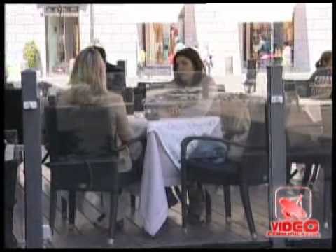 Napoli - Rimozione della struttura mobile per la Caffettiera di piazza dei Martiri (live 29.05.12)