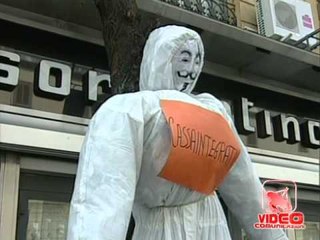 Napoli - Manichini impiccati in tutta la città (24.05.12)