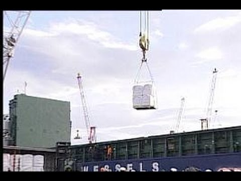 Napoli - Rifiuti, iniziate le operazioni di carico della nave per l'Olanda