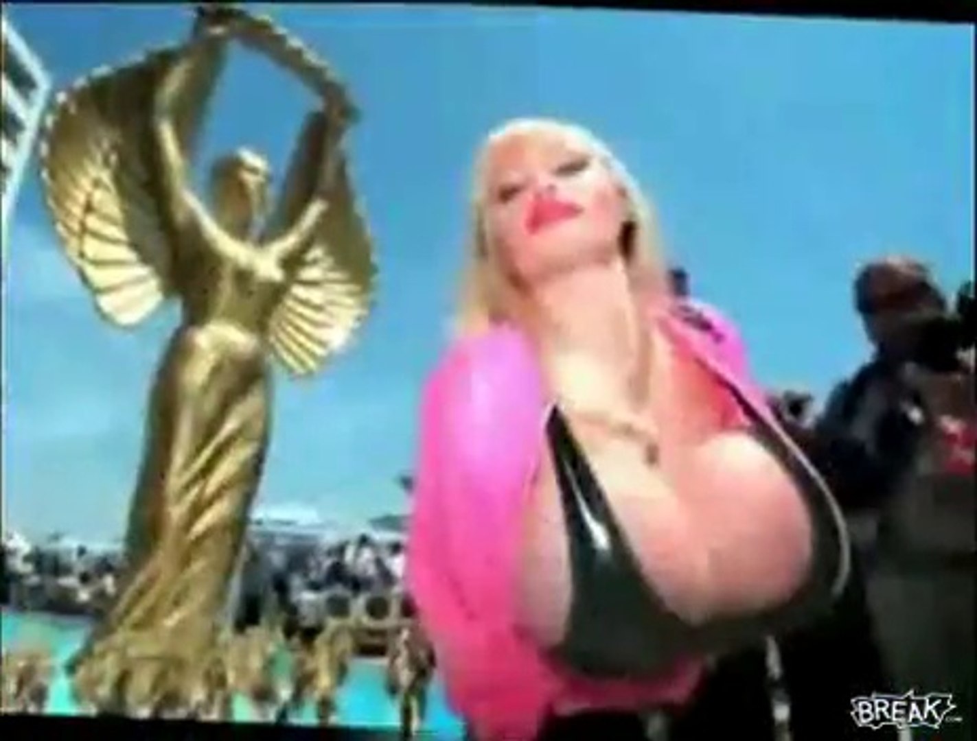 Les plus gros seins naturels du monde - Vidéo Dailymotion