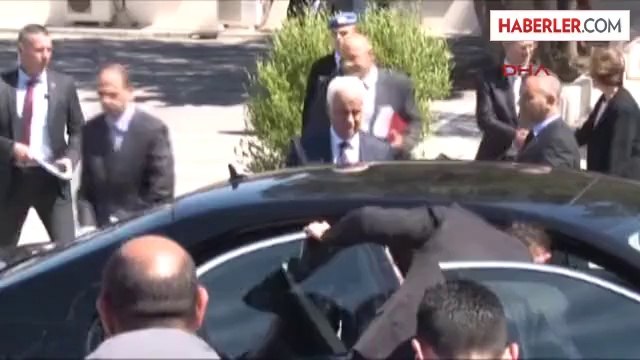 KKTC Cumhurbaşkanı Eroğlu ve Rum Lider Anastasiadis Ara Bölgede Bir Araya Geldi