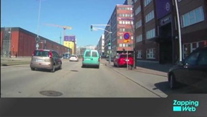 Zapping du web : Il monte sur la statue de Rio pour faire un selfie