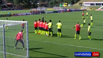 Gran gol de falta de Neymar durante entrenamiento de Brasil _ 2014
