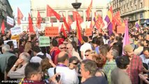 Miles de personas piden la III República en Sol
