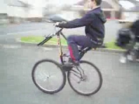 un mec qui se pete la gueule