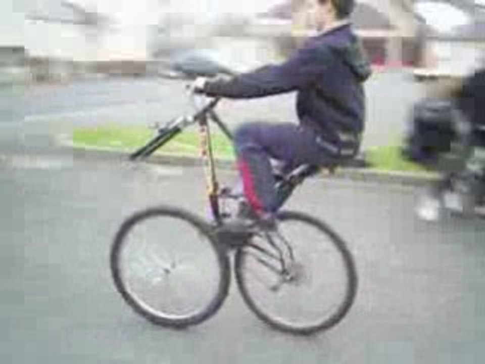 un mec qui se pete la gueule