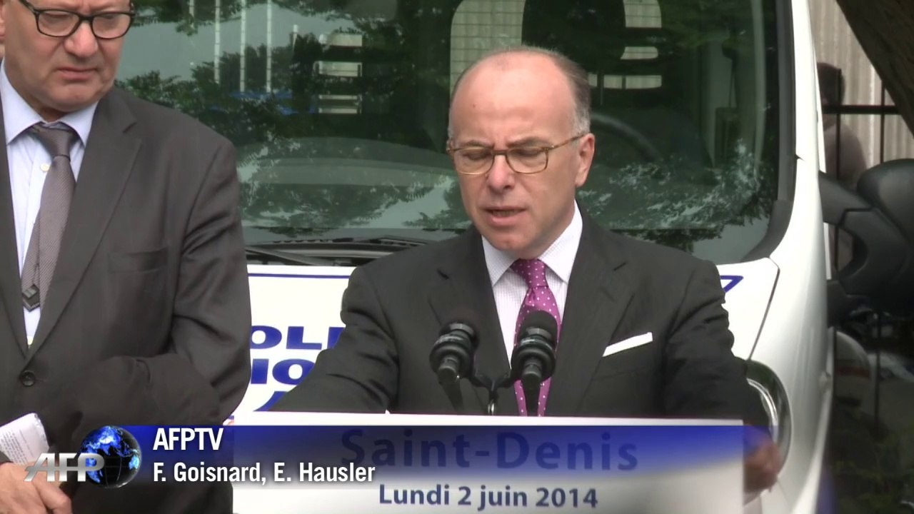 "Aucun répit" pour les jihadistes, promet Cazeneuve
