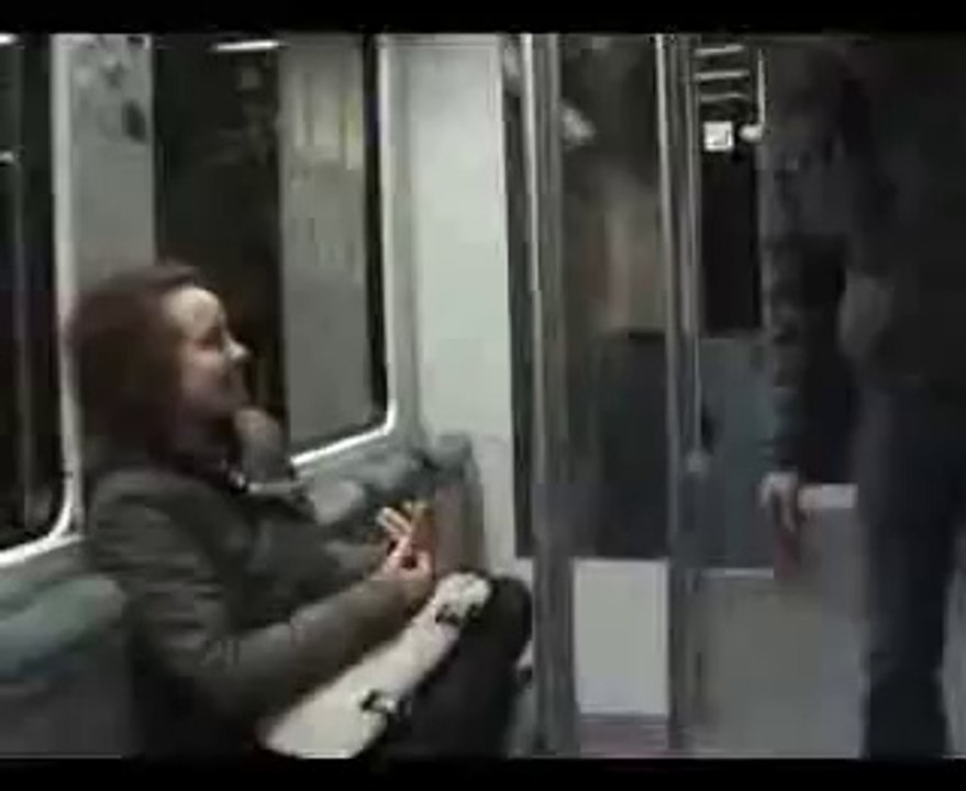 Comment calmer un petit con qui agresse les gens dans le métro ! a voir