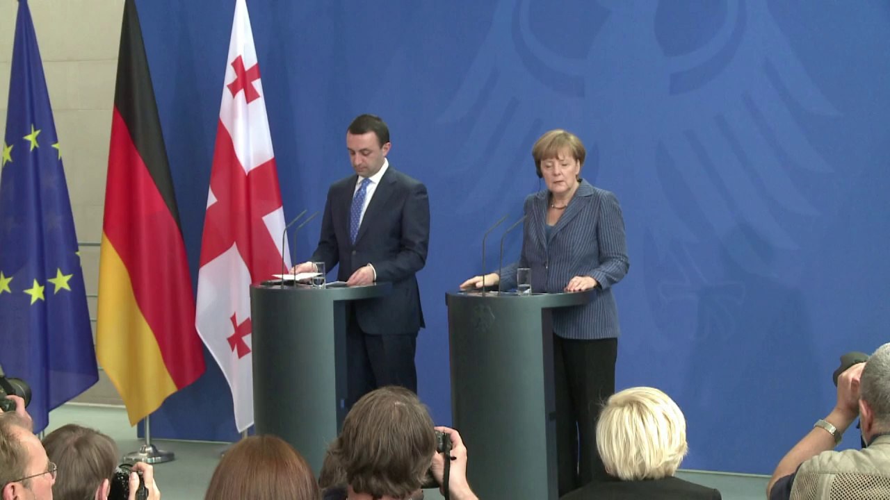 Merkel wants UK to stay in EU fold amid leadership tension