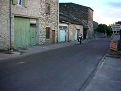 Moi en wheeling et stoppie