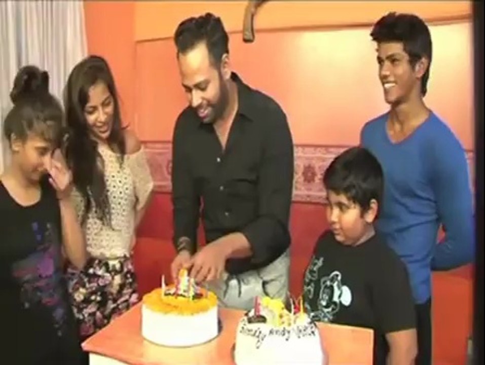 VJ Andy celebrates birthday - IANS India Videos