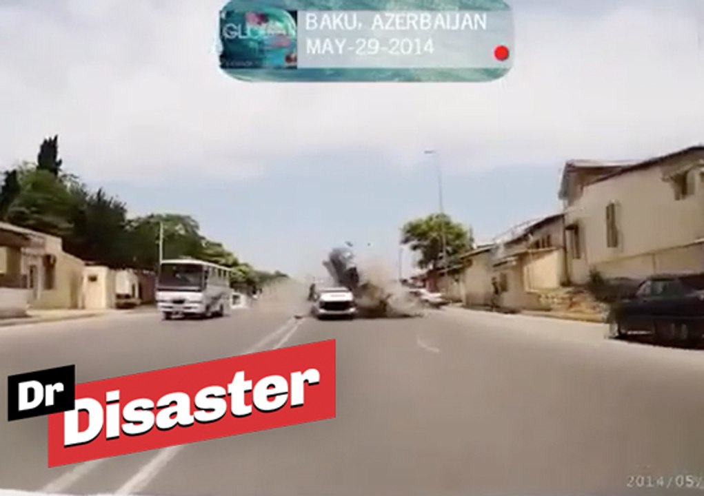 3 voitures détruites dans un même accident en Azerbaïdjan / Dr Disaster