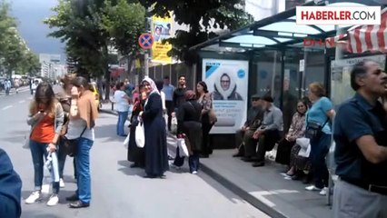 Télécharger la video: Şişli Osmanbey'de Yol Kenarında Bulunan Bir Kutu Şüpheli Görülünce Bomba İmha Uzmanlarınca Fünye...