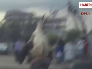 Keçisini Sırtına Çanta Gibi Bağlayıp Taşıdı