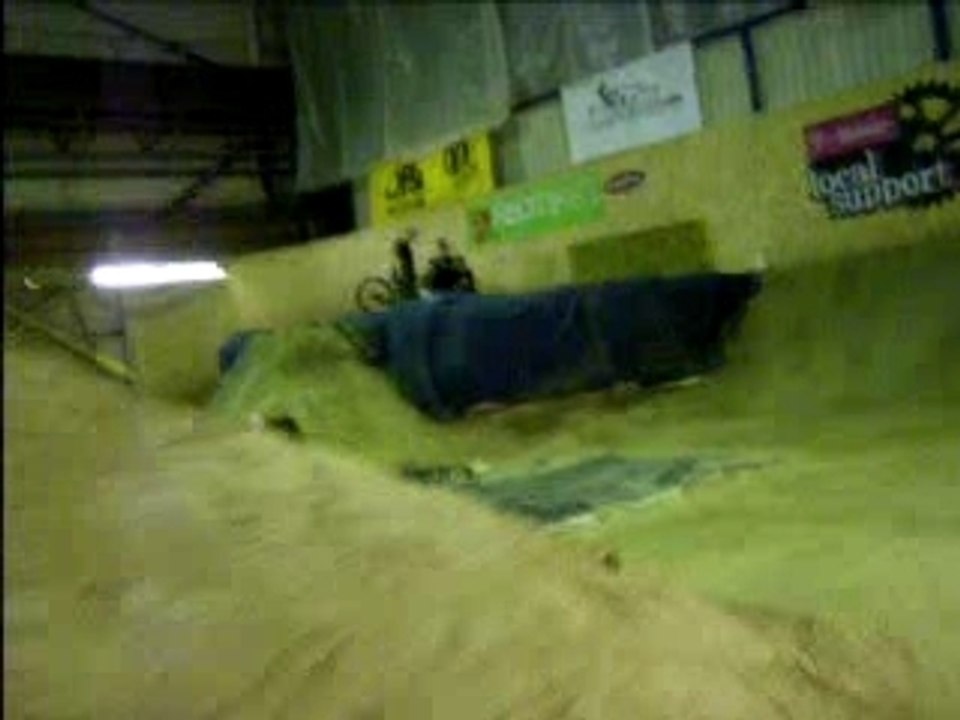 Back flip attempt a l'abflughall