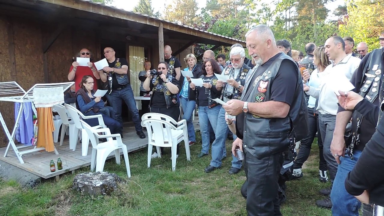 VRAF: ILS ONT DES CHAPEAUX RONDS...TOUS ENSEMBLE