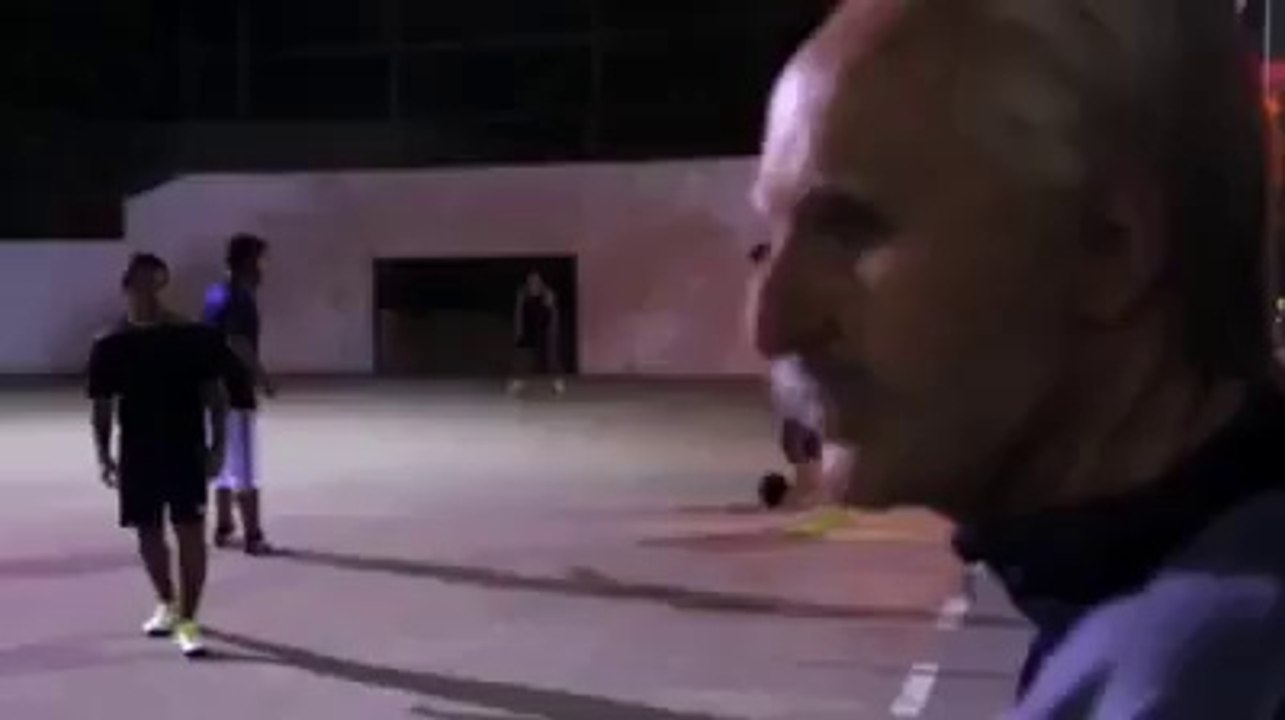 Futbol Sihirbazı S.Garnier'in Yaşlı Adam Kılığına Girip Milleti Trollemesi