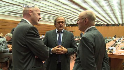 Platini diz que estão tentando “manchar” sua imagem