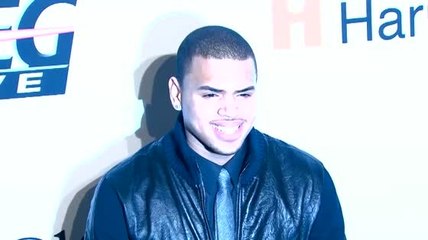 Chris Brown dejado en libertad, envía mensaje en Twitter