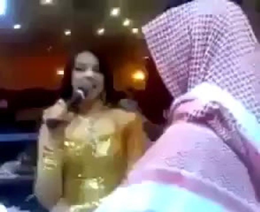 Saudien in Bahrain- spent One Million Dollar In Night Club.!!