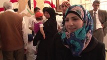 Des syriens votent dans le Vieux Homs