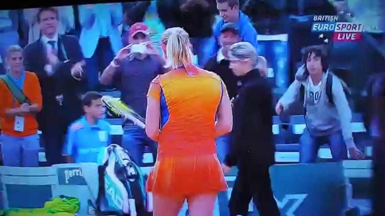 Kuznetsova _ Safarova - Man fighting over towel French Open 2014