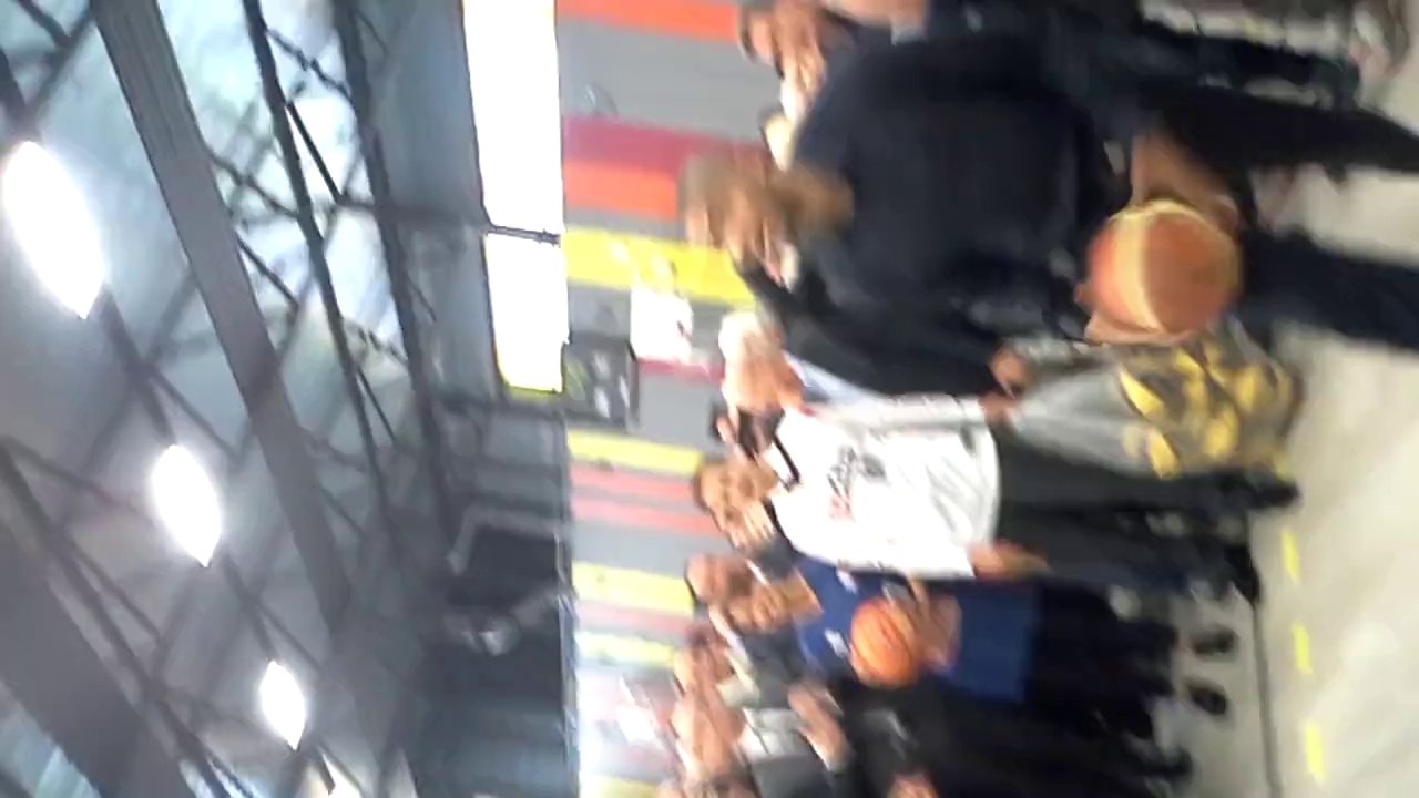 Dunk de Nicolas Batum lors de l'inauguration du Gymnase à son nom à Malaunay