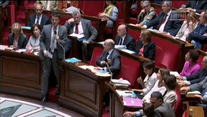 Valls aux députés UMP : "Changez de ton quand il s'agit du chef de l'Etat"