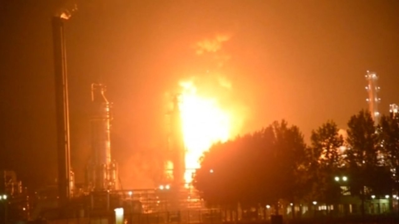 Explosions at Dutch Shell plant
