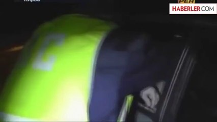 Trafik Polisi Arabanın Camını Kırdı!