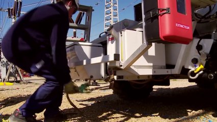 AERIAL PLATFORM FOR LIVE MAINTENANCE IN 500 KV SUBSTATION - FRANCE ELEVATEUR