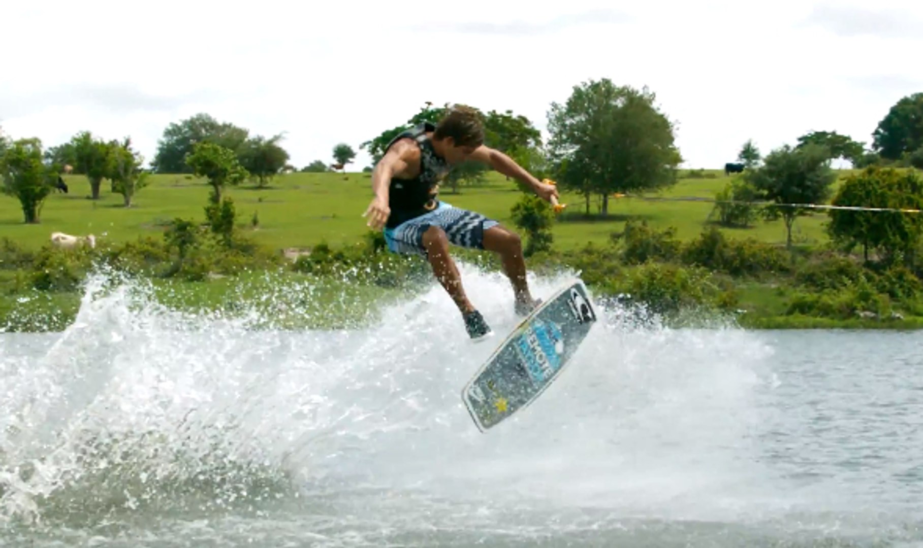 Skateboarding on Water with Sea-doo! Wakeskating! - Vidéo Dailymotion