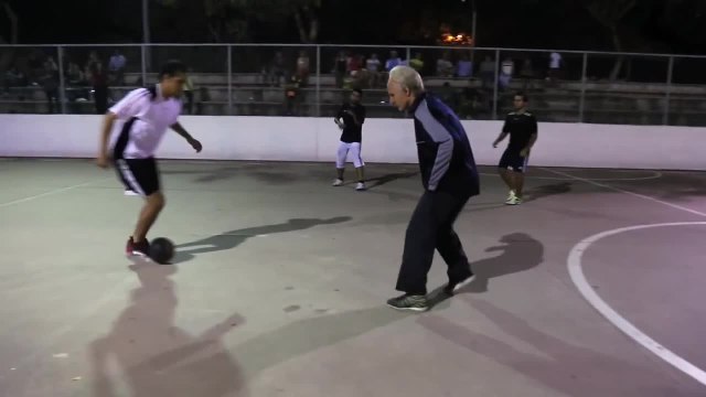 Foot : Séan Garnier déguisé en vieil homme