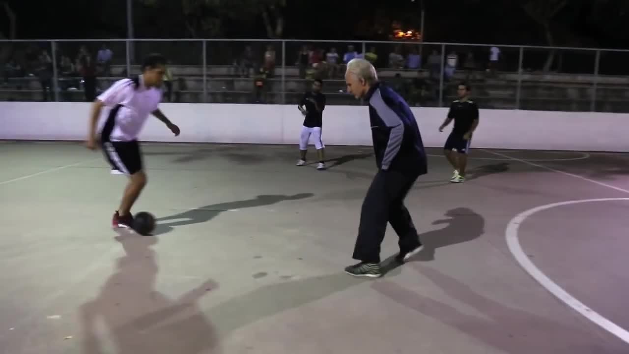 Foot : Séan Garnier déguisé en vieil homme