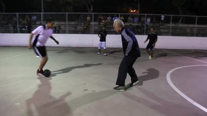 Foot : Séan Garnier déguisé en vieil homme