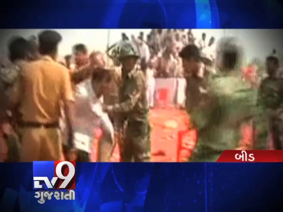 Daughter Pankaja performs last rites of Gopinat...