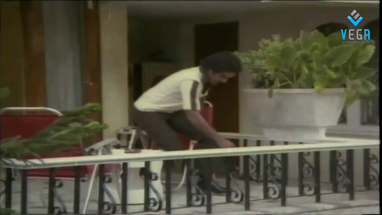 Vedikkai Manithargal Movie Comedy Scene -16